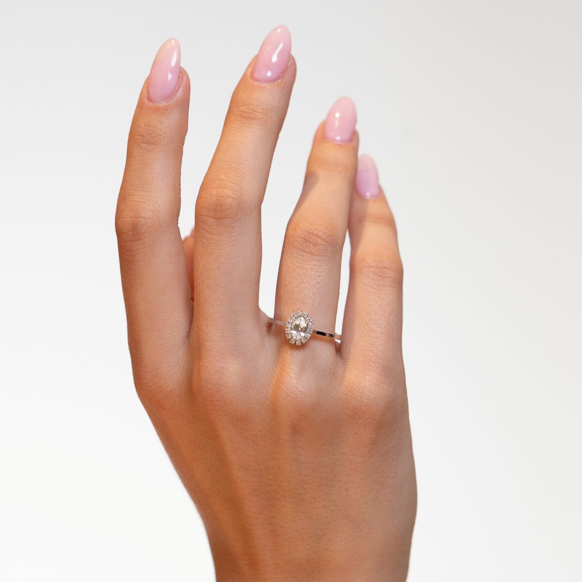 Jewellers - Δακτυλίδι Ροζέτα με Λευκό Ζαφείρι και μπριγιάν